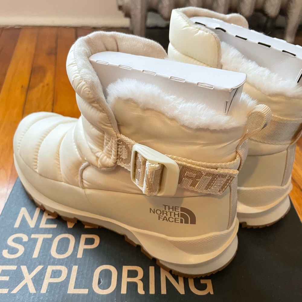 Never worn north face thermoball snow shoes